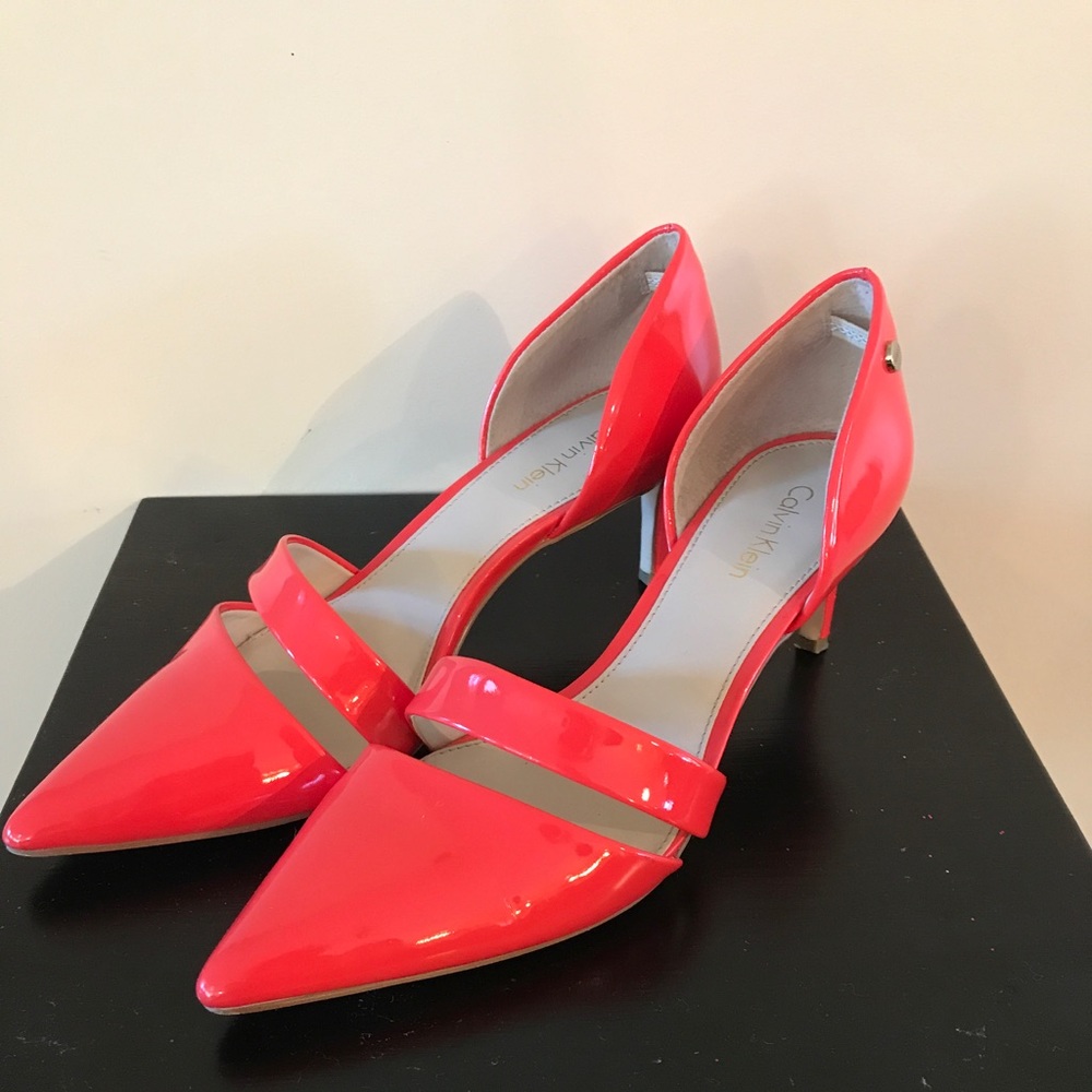 Beautiful & playful Calvin Klein heels!